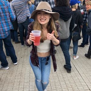 Meet your Posher, Emilie